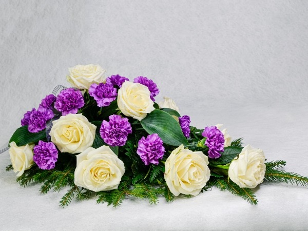 124. Kukkalaite neilikka ja ruusu