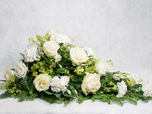 114. Kukkalaite neilikoista ja ruusuista